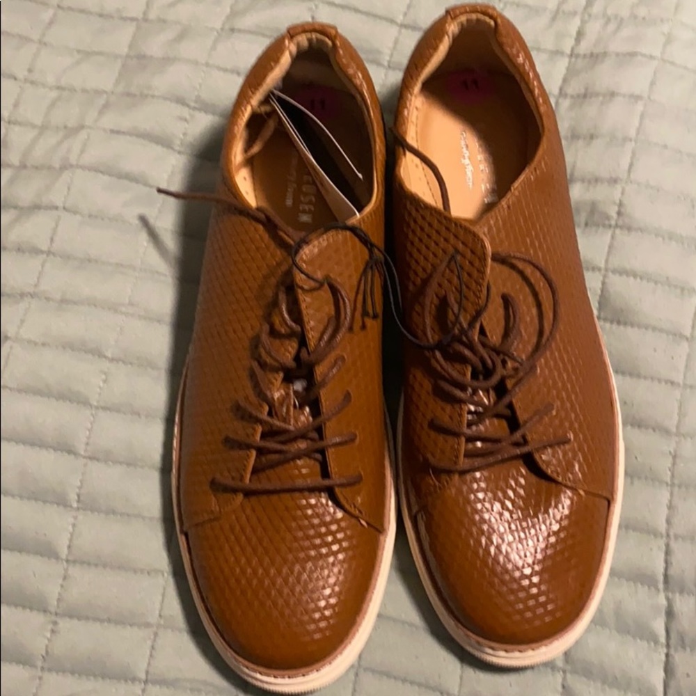 NWT Men’s Van Heusen Memory Foam Shoes